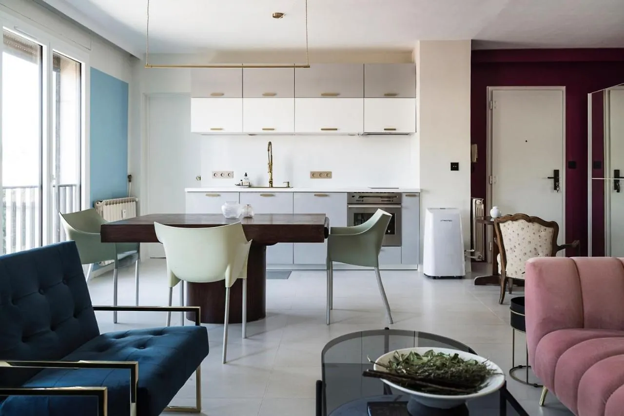 Elegant Apt In The Historical Center Of Avignon Apartment
