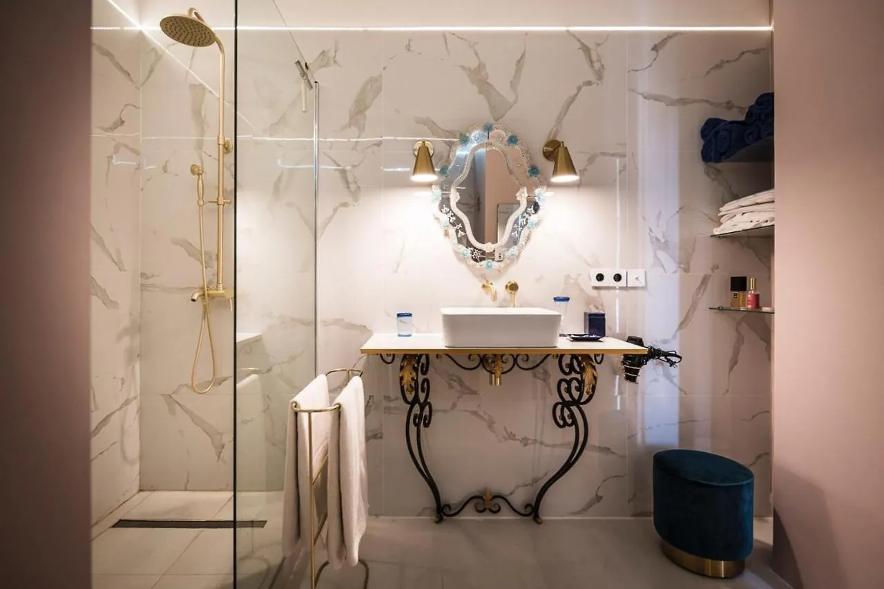 Elegant Apt In The Historical Center Of Avignon Apartment 0*,